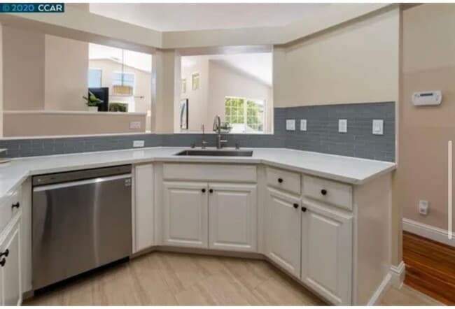 Building Photo - Two Bedroom/Two Bathroom Condo Available i...