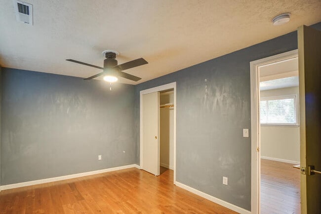 Building Photo - THREE BEDROOM HOUSE IN VANCOUVER