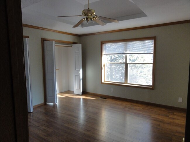 Building Photo - 30856 Kings Valley Way
