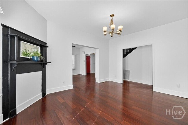 Building Photo - 506 E 31st St