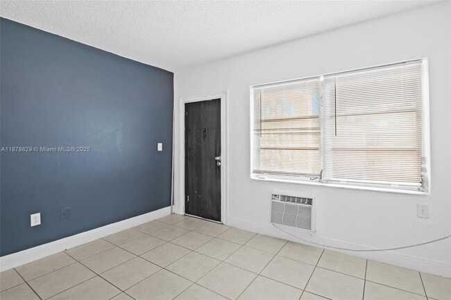 Building Photo - 3571 SW 10th St