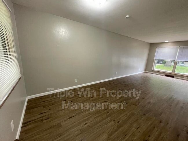 Building Photo - 2022 Northaire Ln