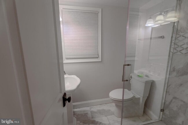 Building Photo - 308 Old Court House Rd NE