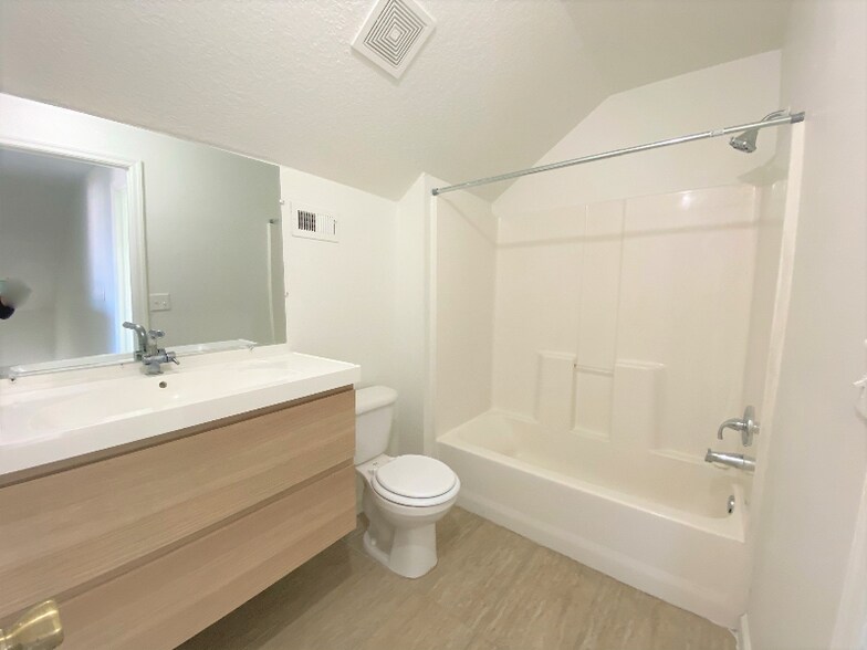 Building Photo - 925 Belvoir Dr