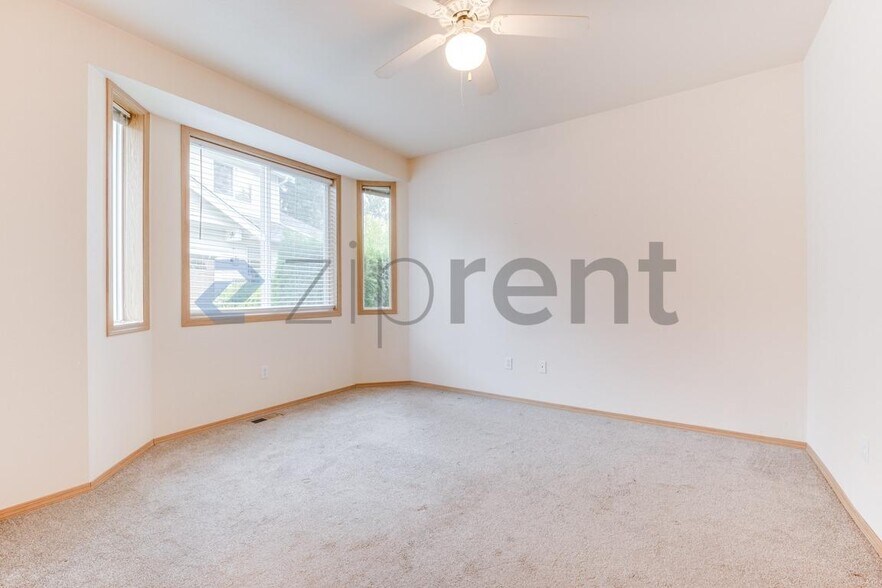 Building Photo - Unit