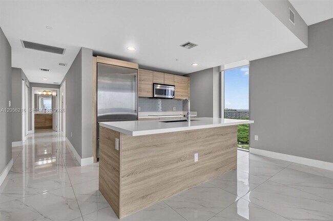 Building Photo - 16385 Biscayne Blvd