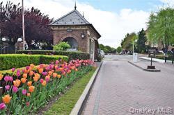 Building Photo - 207-25 Darren Dr