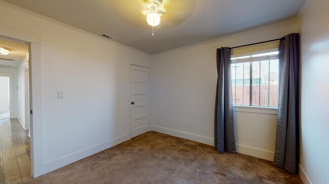 Building Photo - 3423 W 58th Plz