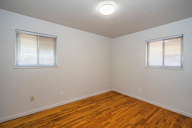 Building Photo - 4 Bedroom 1.5 Bath Home Near I-240 and I-3...