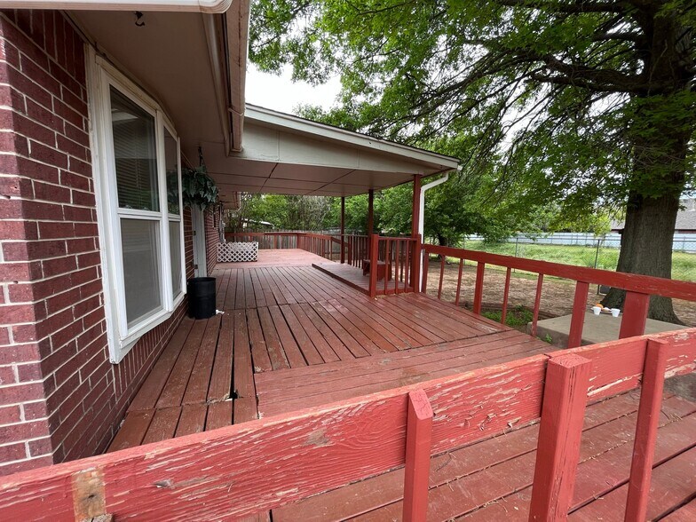 Building Photo - 4700 SE 42nd St