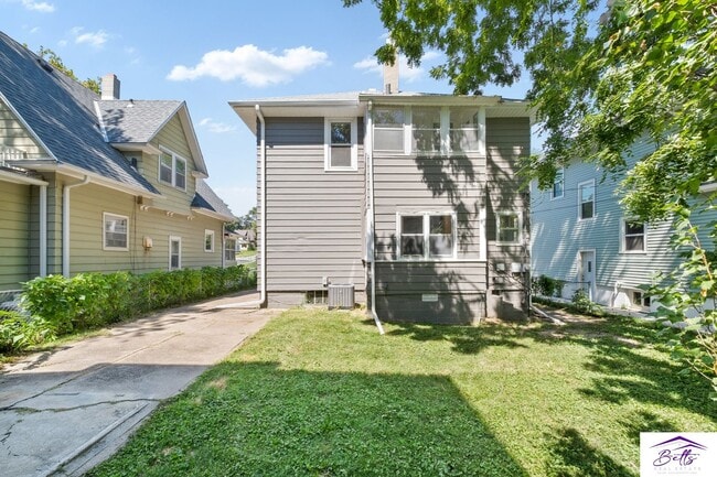 Building Photo - Wowza!