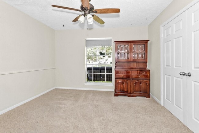 Building Photo - 4735 Lost Oak Dr
