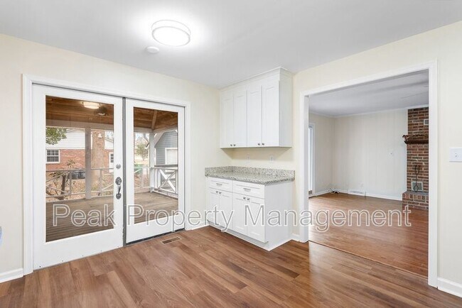 Building Photo - 3212 Vinton St