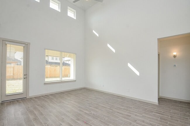 Building Photo - 29203 Pikes Peak Dr