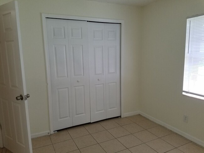 Building Photo - Cedar Ave - A