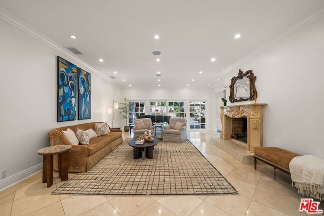 Building Photo - 9023 Alto Cedro Dr