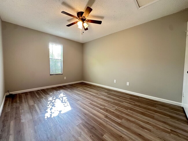 Building Photo - Condo for rent in Grayson Valley