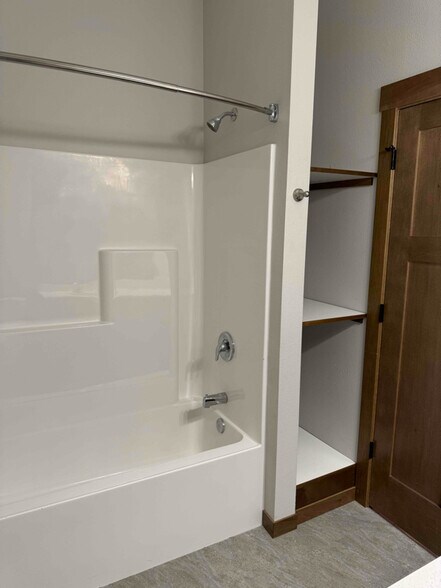 Building Photo - 600 Hickory St