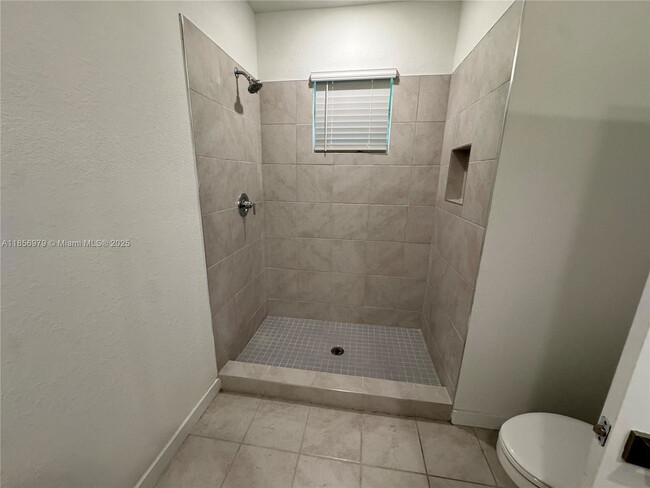 Building Photo - 1780 SE 9th Ave