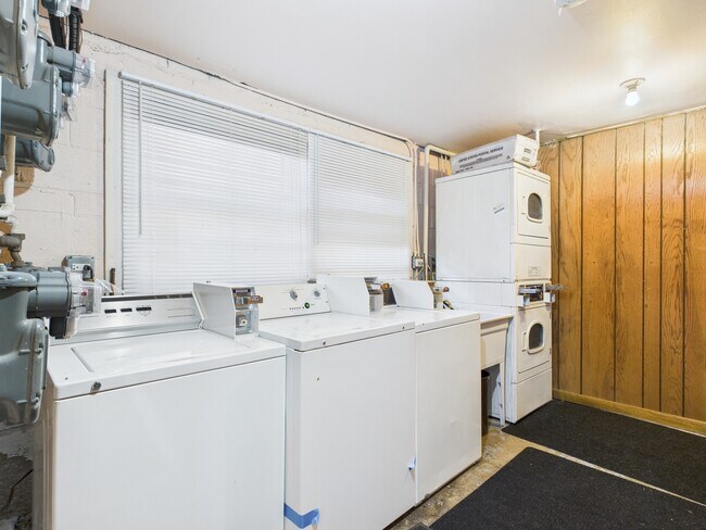 Building Photo - 755 Dulles Rd