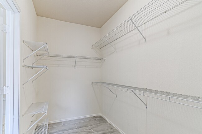 Building Photo - 18111 Hillock Glen Ln