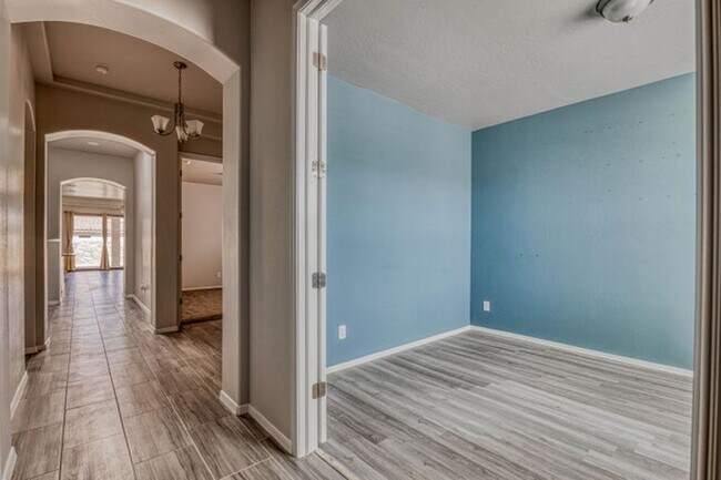 Building Photo - Beautiful East side House