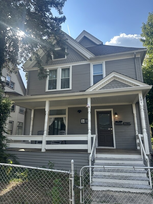 Building Photo - 121 College Pl