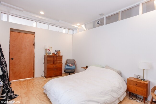 Building Photo - 4837 W Irving Park Rd