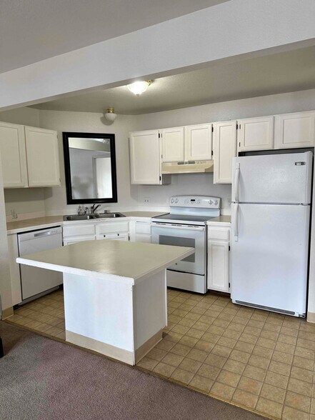 Primary Photo - 1580 Chattaroy Cir