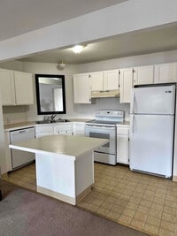 Building Photo - 1580 Chattaroy Cir