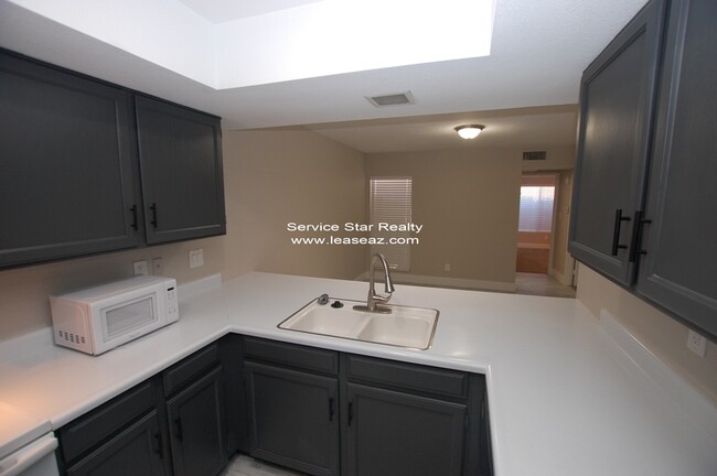 Building Photo - 5220 E Tamblo Dr