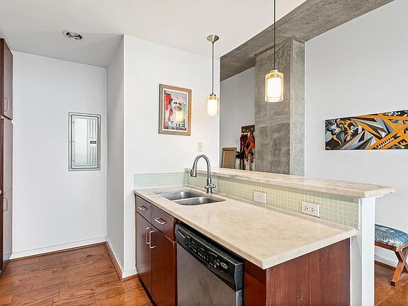 Building Photo - 5925 Almeda Rd