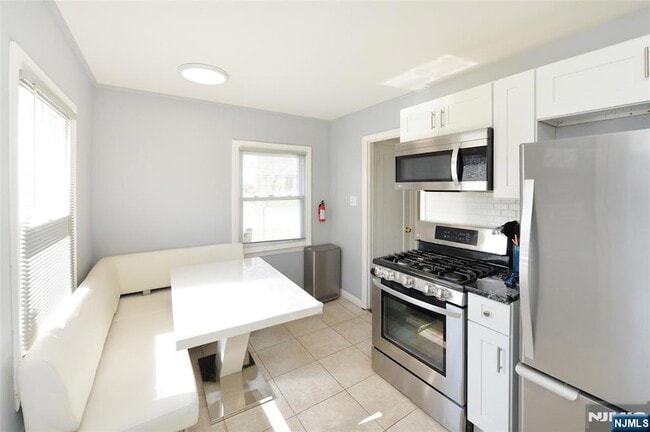 Building Photo - 483 Mt Prospect Ave