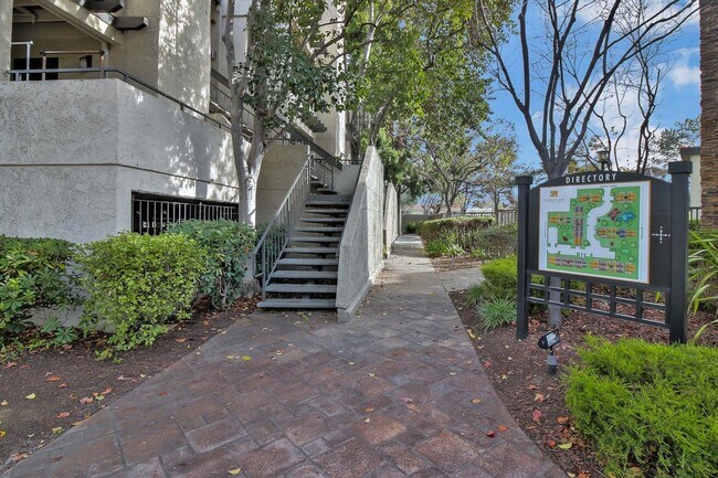 Building Photo - 880 E Fremont Ave