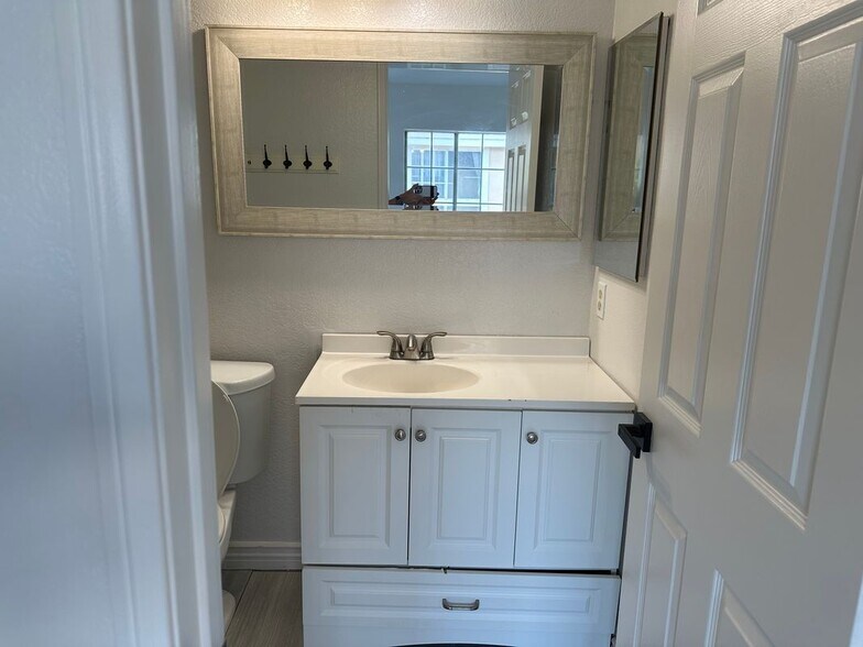 Building Photo - 14078 Lemoli Way