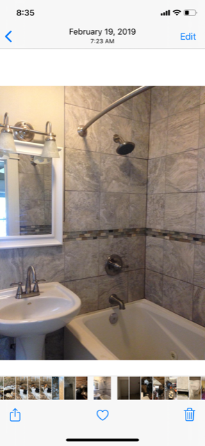 Tiled bath with deep soaking tub - 212 E Vermilya Ave