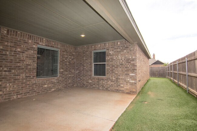 Building Photo - 3 bed 2 bath Duplex - Lubbock Cooper ISD