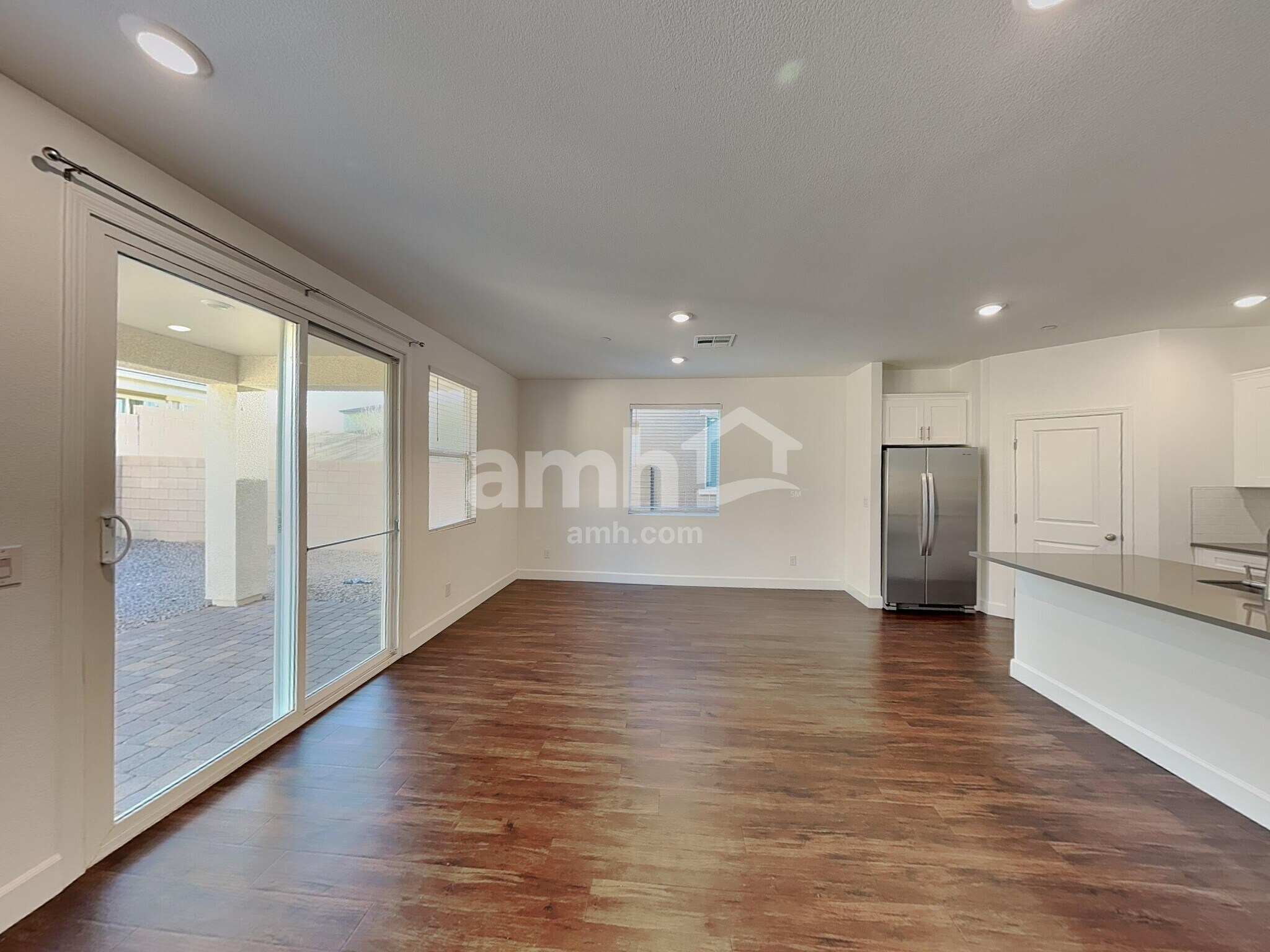 Building Photo - 642 N Water St