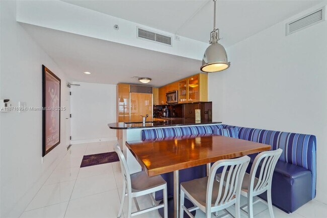 Building Photo - 6801 Collins Ave