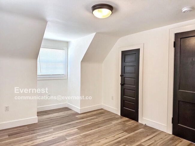 Building Photo - 210 Rosecrest Dr
