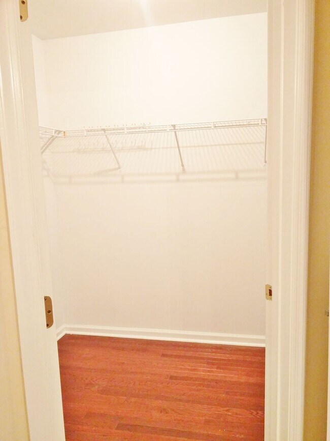 Building Photo - 3-Bedroom Gem in Desirable Sicklerville Ne...