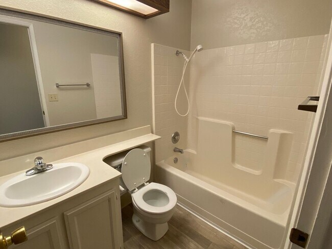 Building Photo - 369 Limerick Way