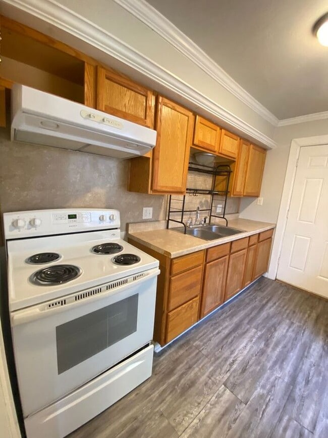 Building Photo - Cute 3 Bed 1 Bath Near Tinker AFB