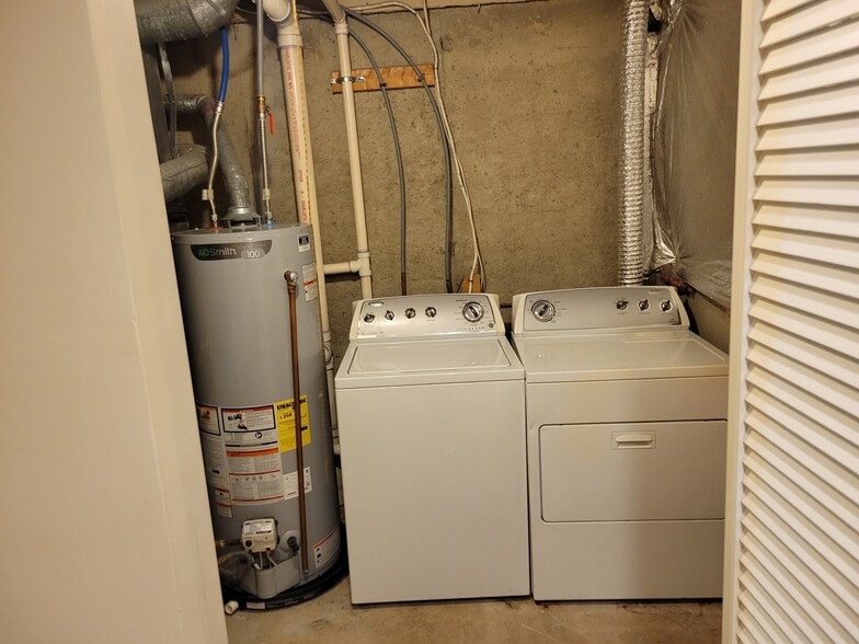 Building Photo - 2681 McGuffeys Ct