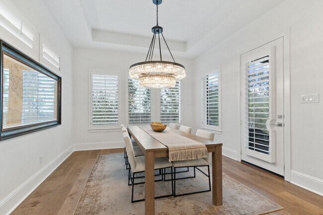 Building Photo - 902 Falcon Hollow Ln