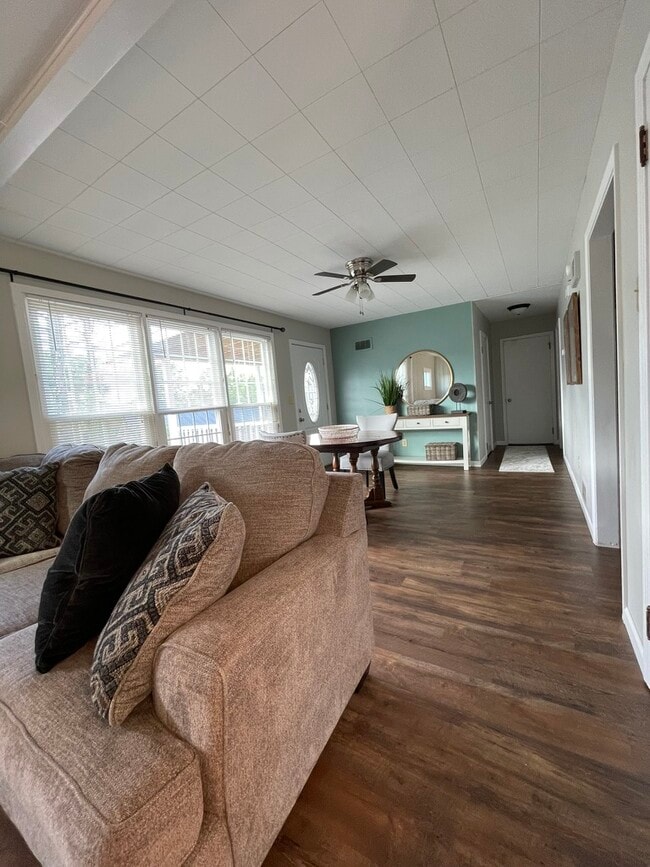 Building Photo - 1535 Kaiser Ave