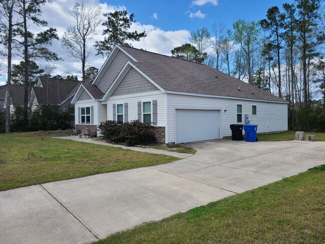 Building Photo - 4 Bedroom 2 bath home - The Preserve at Mo...