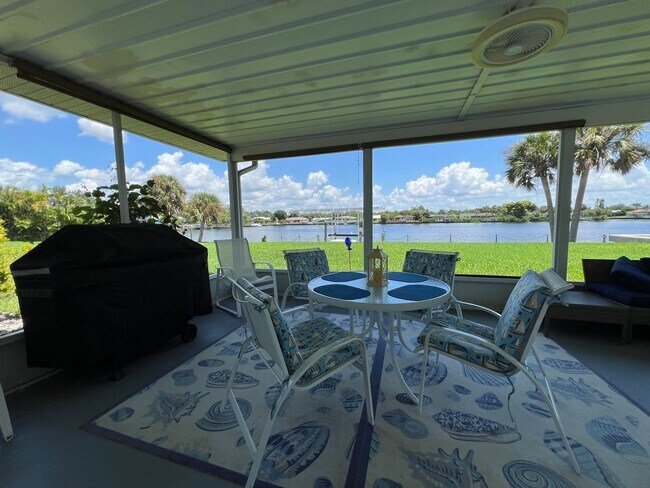 Building Photo - $3,300/month ** Short Term / Seasonal - Furnished ** 2 Bed / 1.5 Bath - Lakefront ** Single Famil...