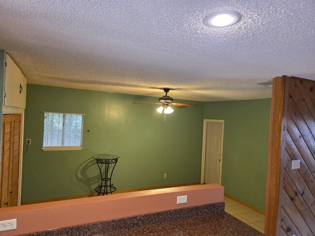 Building Photo - 904 Avenida Del Sumbre