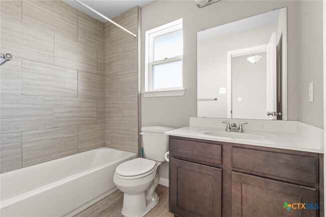 Building Photo - 6117 Verde Dr